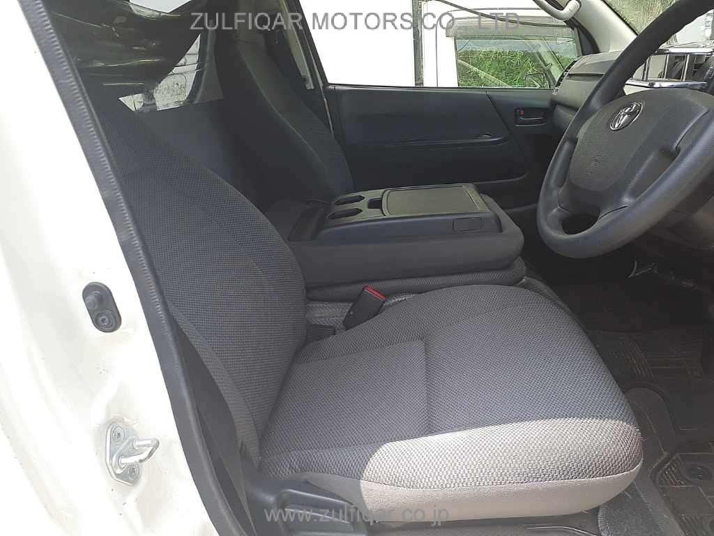 TOYOTA HIACE 2017 Image 8