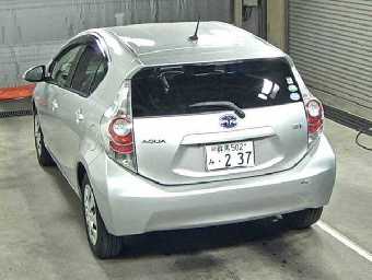 TOYOTA AQUA 2013 Image 2