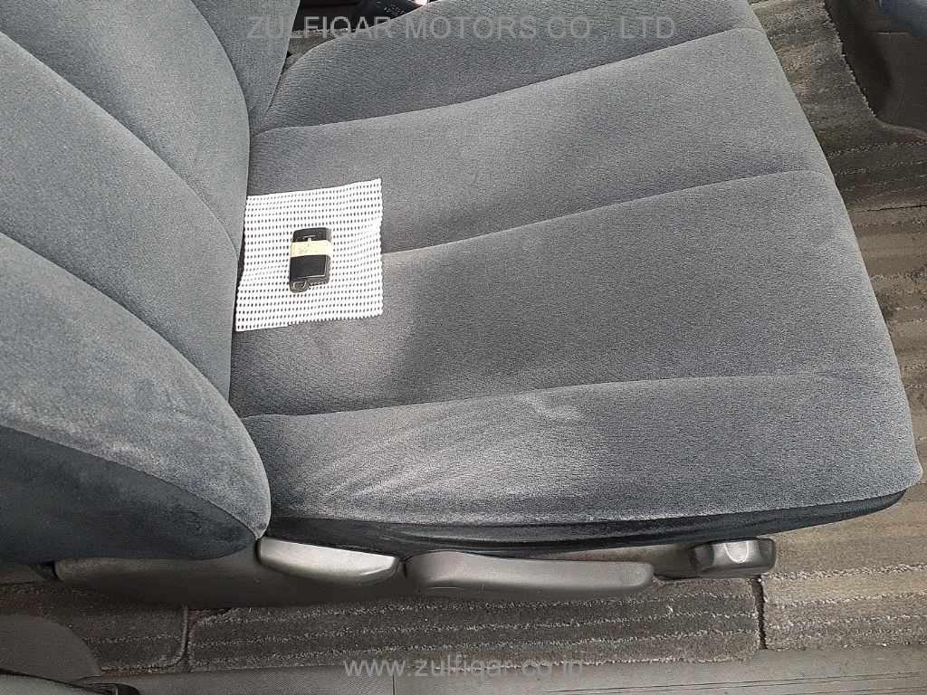 TOYOTA ESTIMA 2011 Image 8