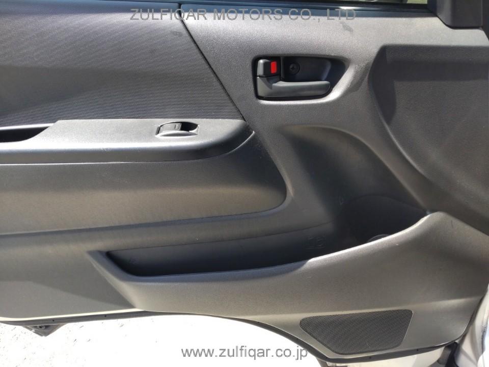 TOYOTA HIACE 2017 Image 11