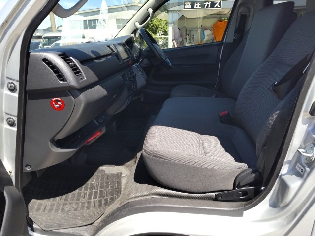 TOYOTA HIACE 2017 Image 20