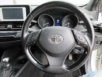TOYOTA C-HR 2017 Image 13