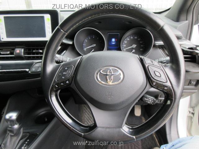 TOYOTA C-HR 2017 Image 19