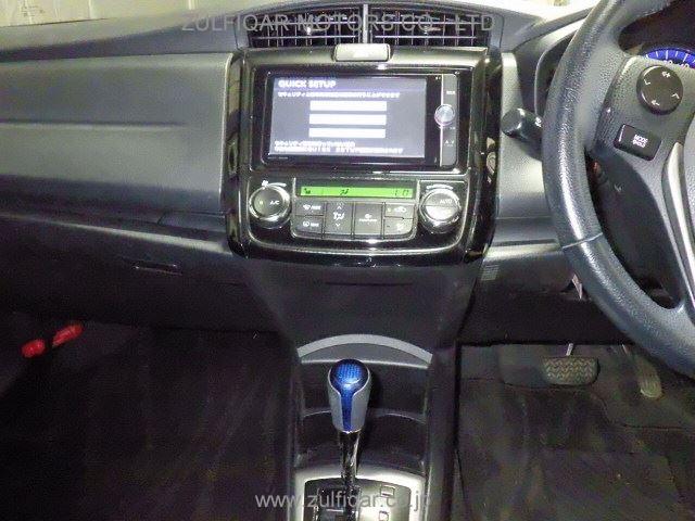 TOYOTA COROLLA AXIO 2013 Image 4