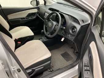 TOYOTA VITZ 2018 Image 5