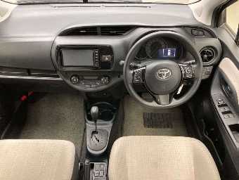 TOYOTA VITZ 2018 Image 6