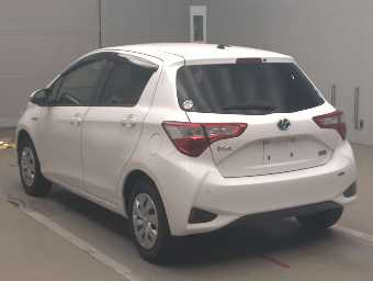 TOYOTA VITZ 2018 Image 4