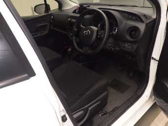 TOYOTA VITZ 2018 Image 5