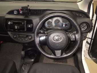 TOYOTA VITZ 2018 Image 6