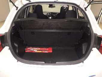 TOYOTA VITZ 2018 Image 8