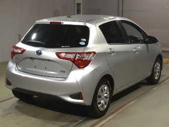 TOYOTA VITZ 2018 Image 2