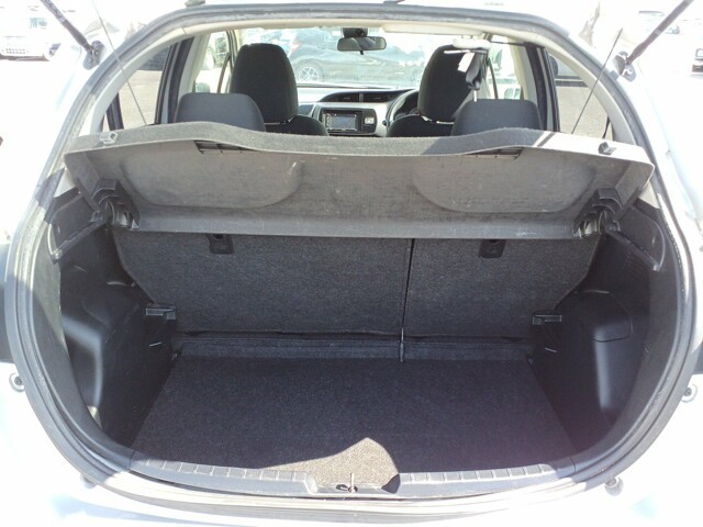 TOYOTA VITZ 2018 Image 25