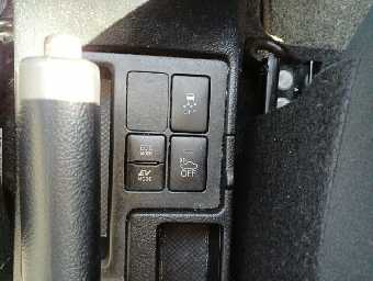 TOYOTA VITZ 2018 Image 25