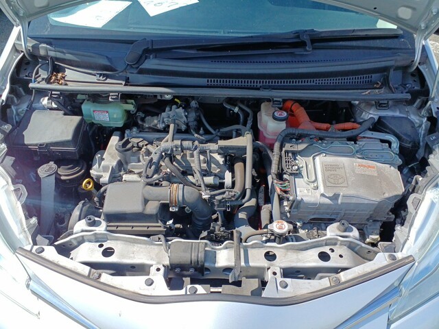 TOYOTA VITZ 2018 Image 32