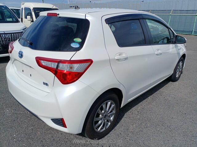 TOYOTA VITZ 2017 Image 9