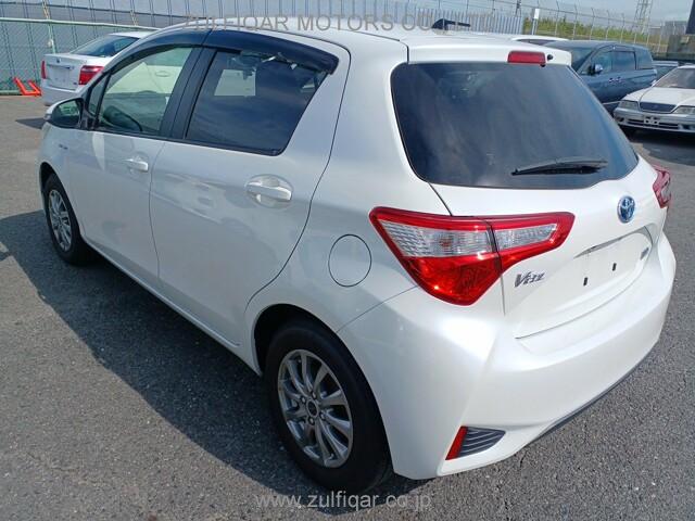 TOYOTA VITZ 2017 Image 10