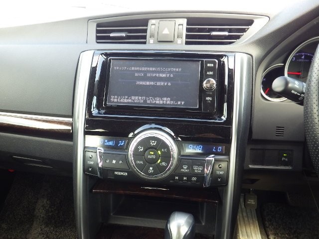 TOYOTA MARK X 2017 Image 24