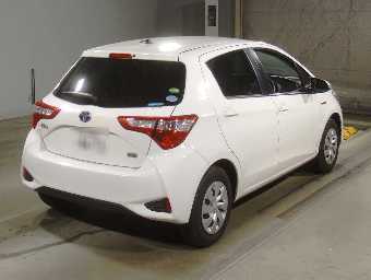 TOYOTA VITZ 2017 Image 2