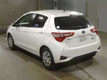 TOYOTA VITZ 2017 Image 4