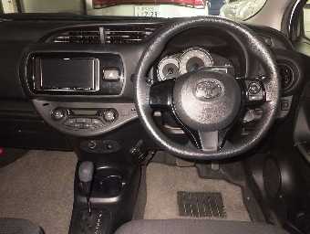 TOYOTA VITZ 2017 Image 6