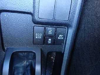 TOYOTA COROLLA FIELDER 2018 Image 8