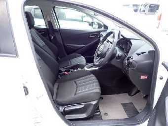 MAZDA DEMIO 2017 Image 5