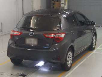 TOYOTA VITZ 2017 Image 2