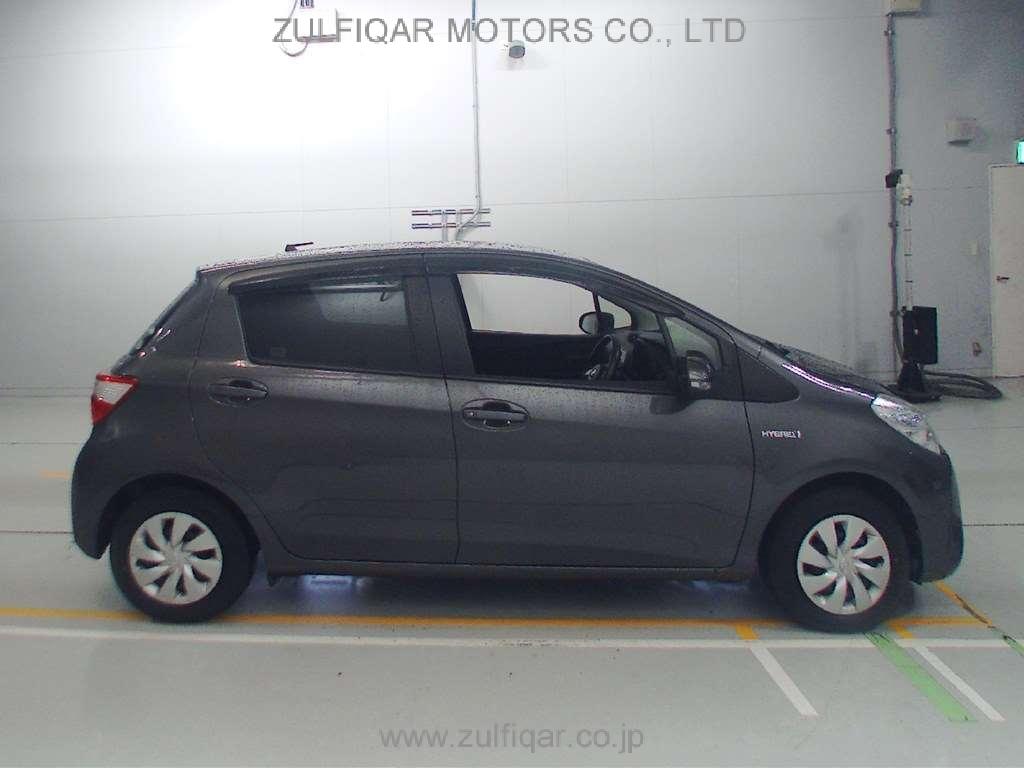TOYOTA VITZ 2017 Image 3