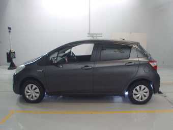 TOYOTA VITZ 2017 Image 4