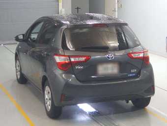 TOYOTA VITZ 2017 Image 6