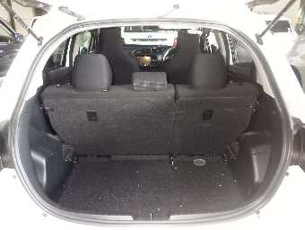 TOYOTA VITZ 2018 Image 8