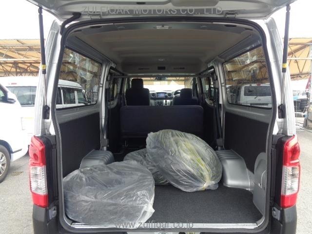 NISSAN NV350 CARAVAN 2018 Image 3