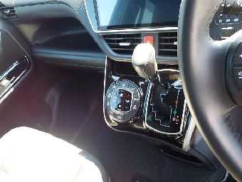 TOYOTA VOXY 2019 Image 13