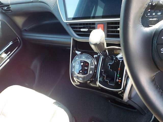 TOYOTA VOXY 2019 Image 20