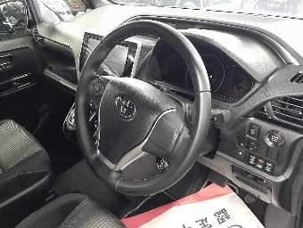 TOYOTA VOXY 2019 Image 7