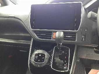 TOYOTA VOXY 2019 Image 10