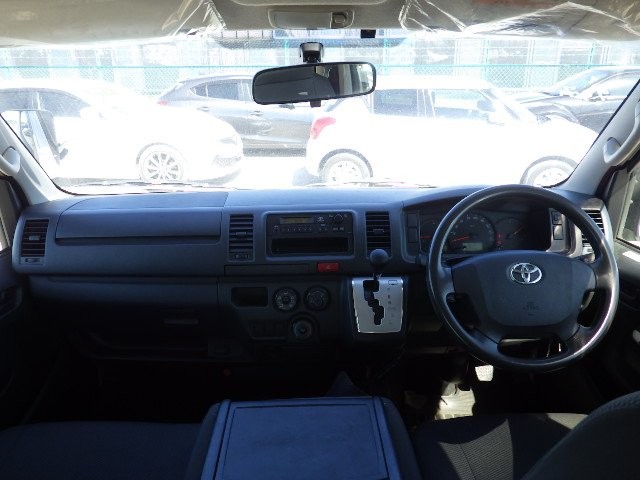 TOYOTA REGIUSACE 2017 Image 25