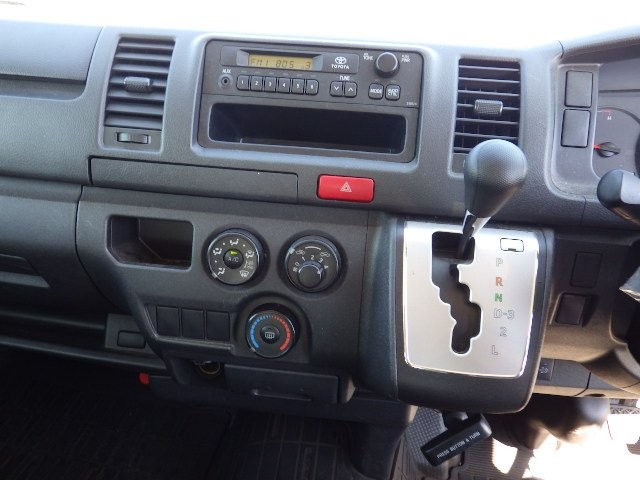 TOYOTA REGIUSACE 2017 Image 28