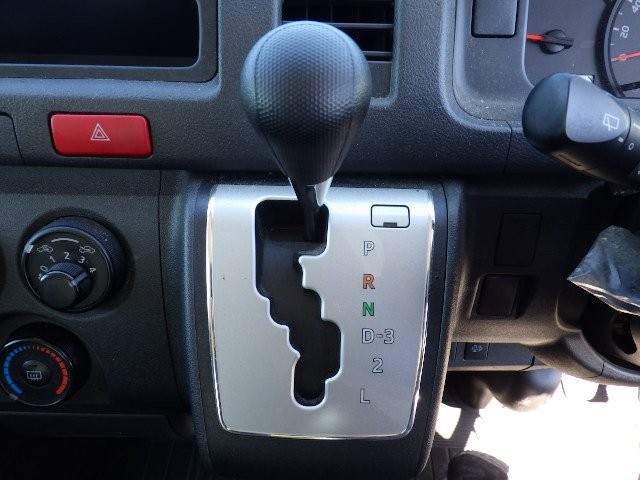 TOYOTA REGIUSACE 2017 Image 29