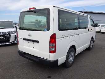 TOYOTA REGIUSACE 2017 Image 11