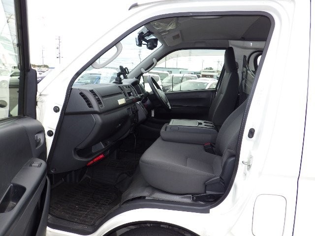 TOYOTA REGIUSACE 2017 Image 20