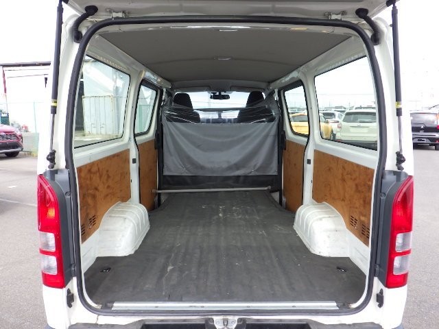 TOYOTA REGIUSACE 2017 Image 23