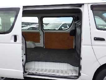 TOYOTA REGIUSACE 2017 Image 19