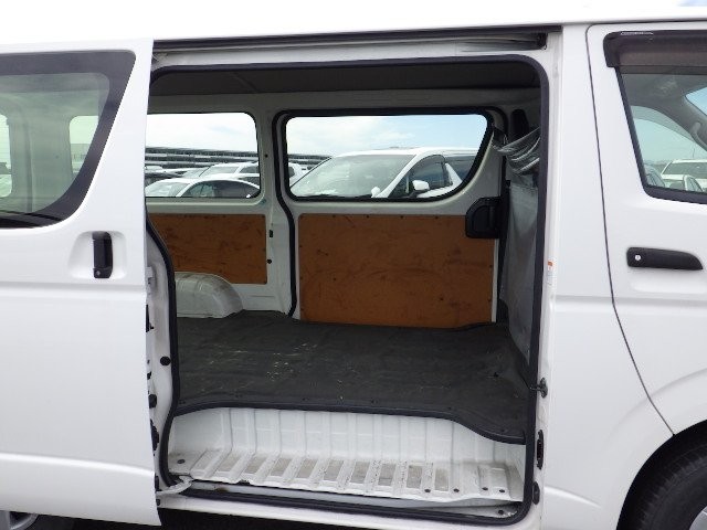 TOYOTA REGIUSACE 2017 Image 25