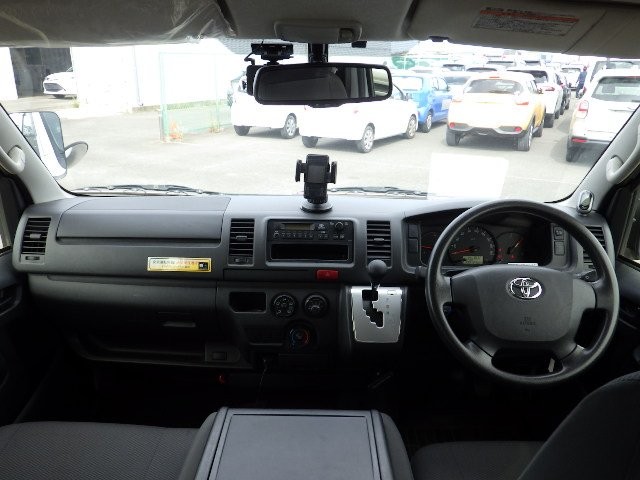 TOYOTA REGIUSACE 2017 Image 27