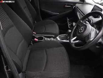 MAZDA DEMIO 2018 Image 8