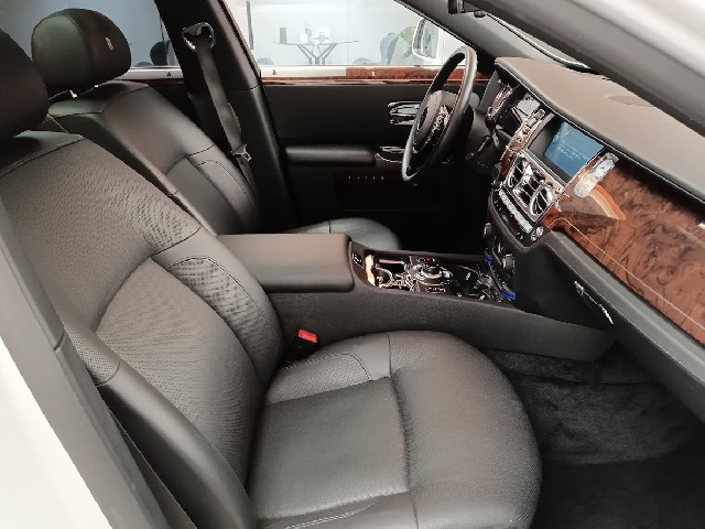 ROLLS ROYCE GHOST 2012 Image 40