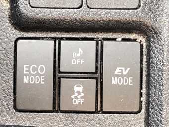 TOYOTA COROLLA FIELDER 2018 Image 7