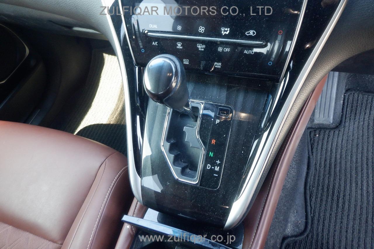 TOYOTA HARRIER 2019 Image 12