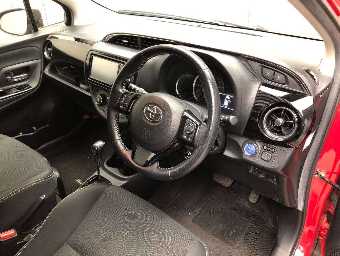 TOYOTA VITZ 2017 Image 5